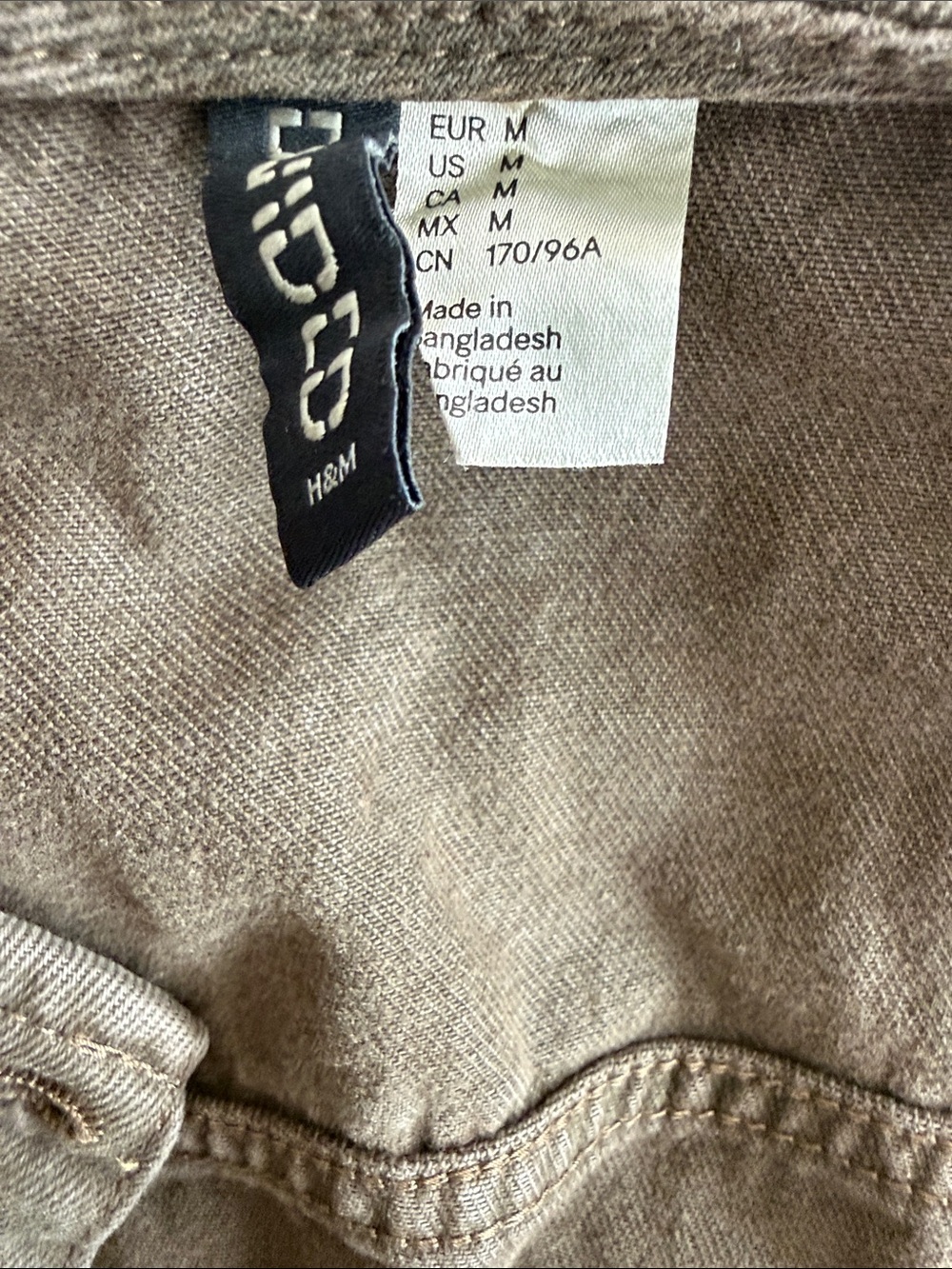 Cropped H&M brown denim jacket with balloon sleeves. Size Medium.